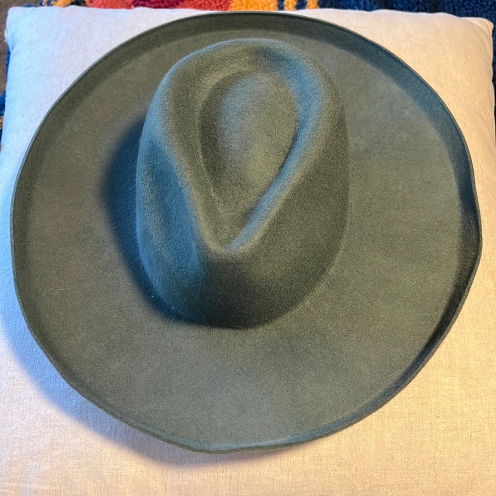 Olive green universal thread hat